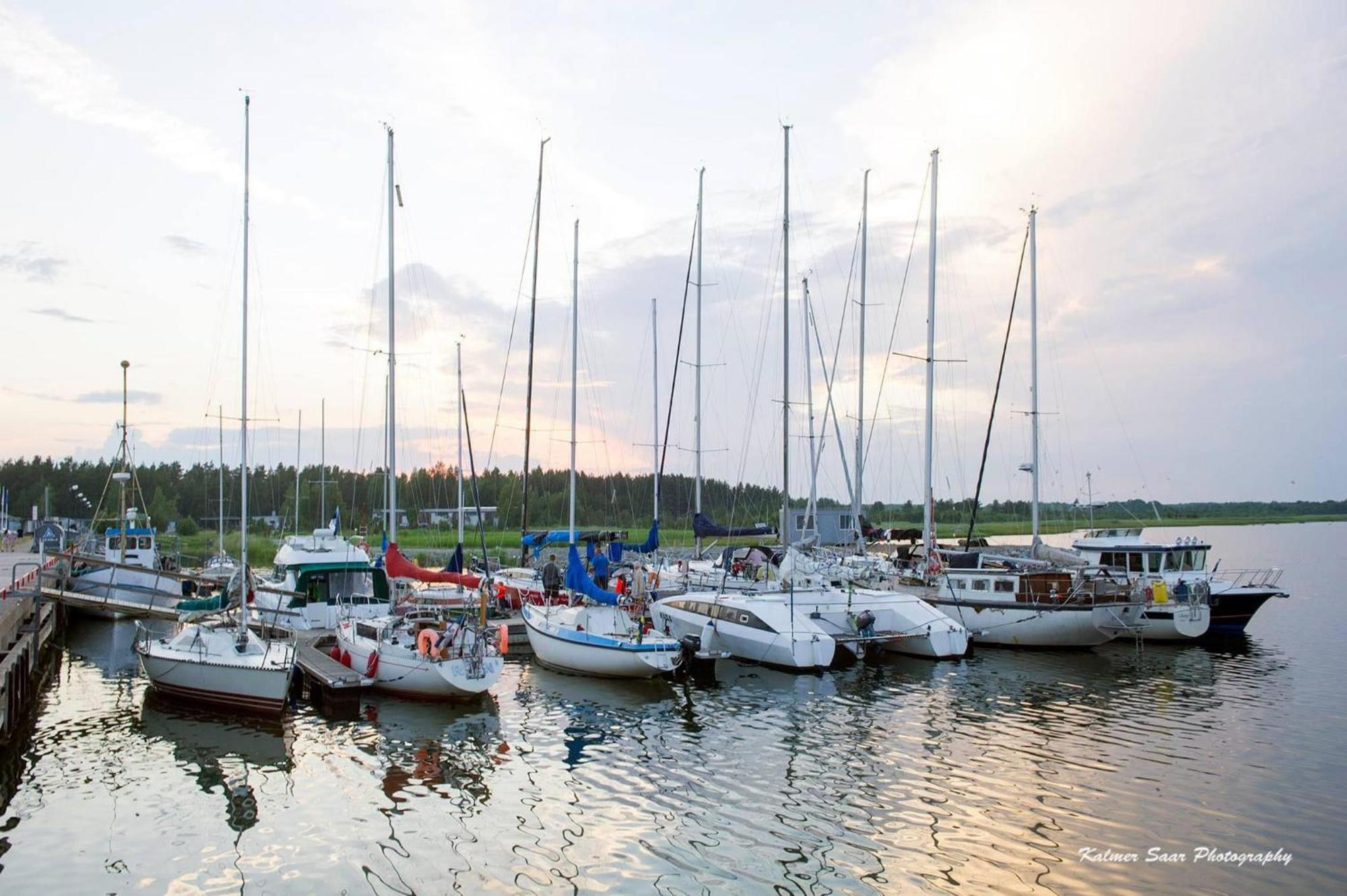 Lounaranna Harbour Accommodation Simisti Buitenkant foto